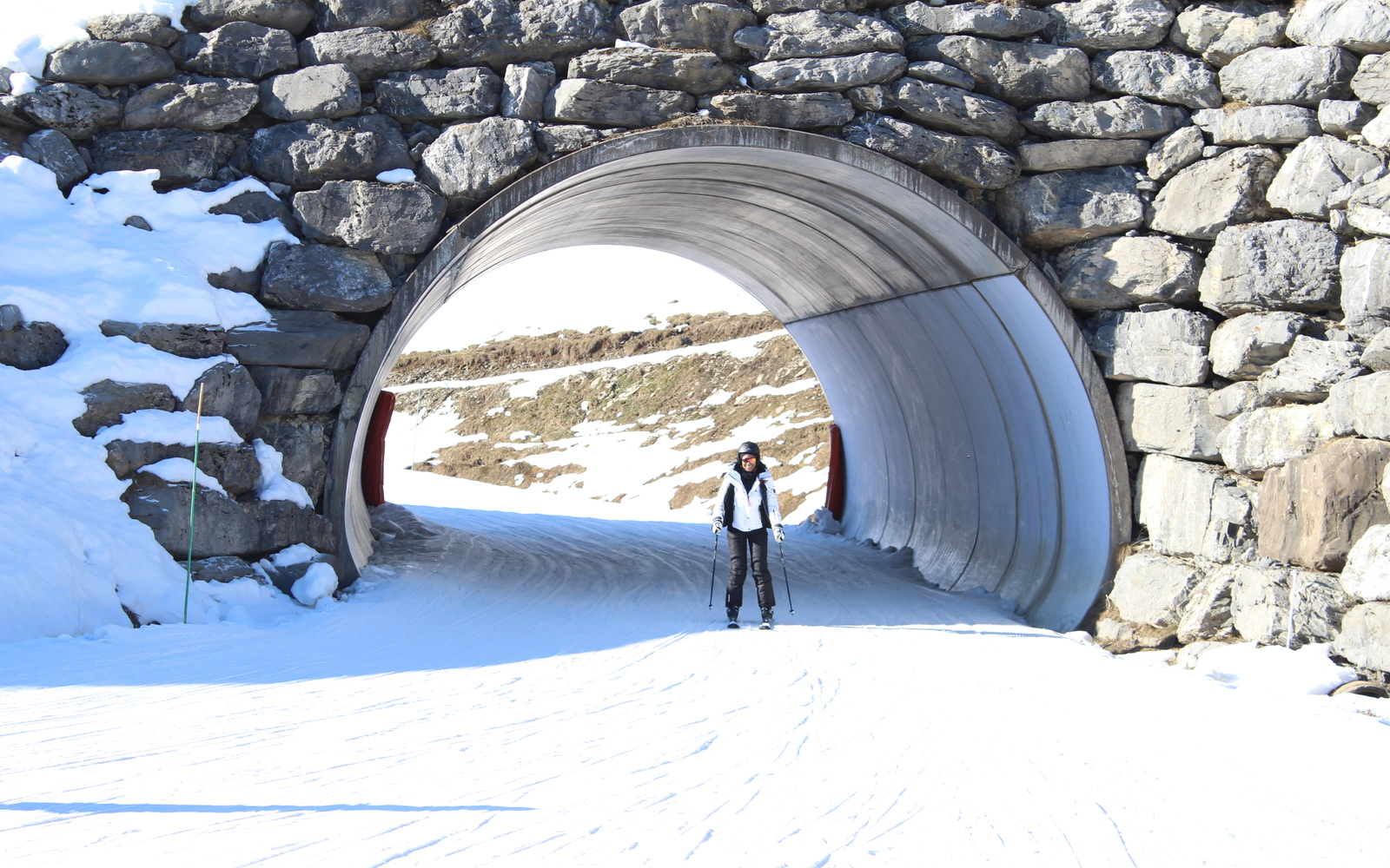 Zoom through the tunnel