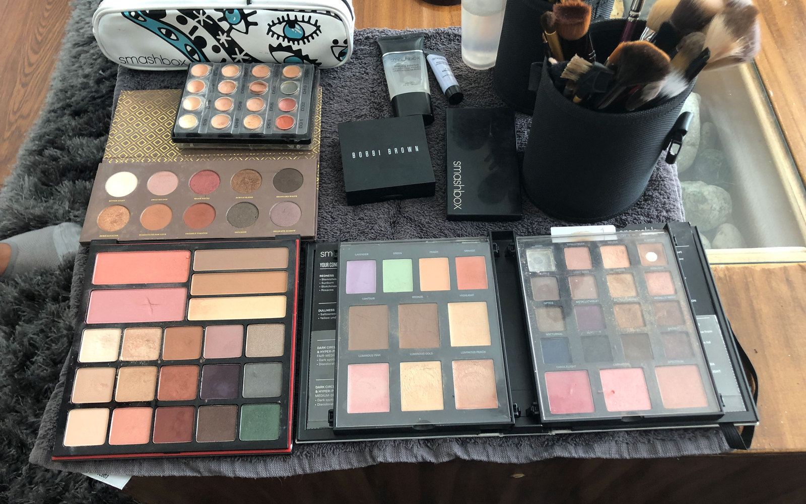 Artist's makeup equipment