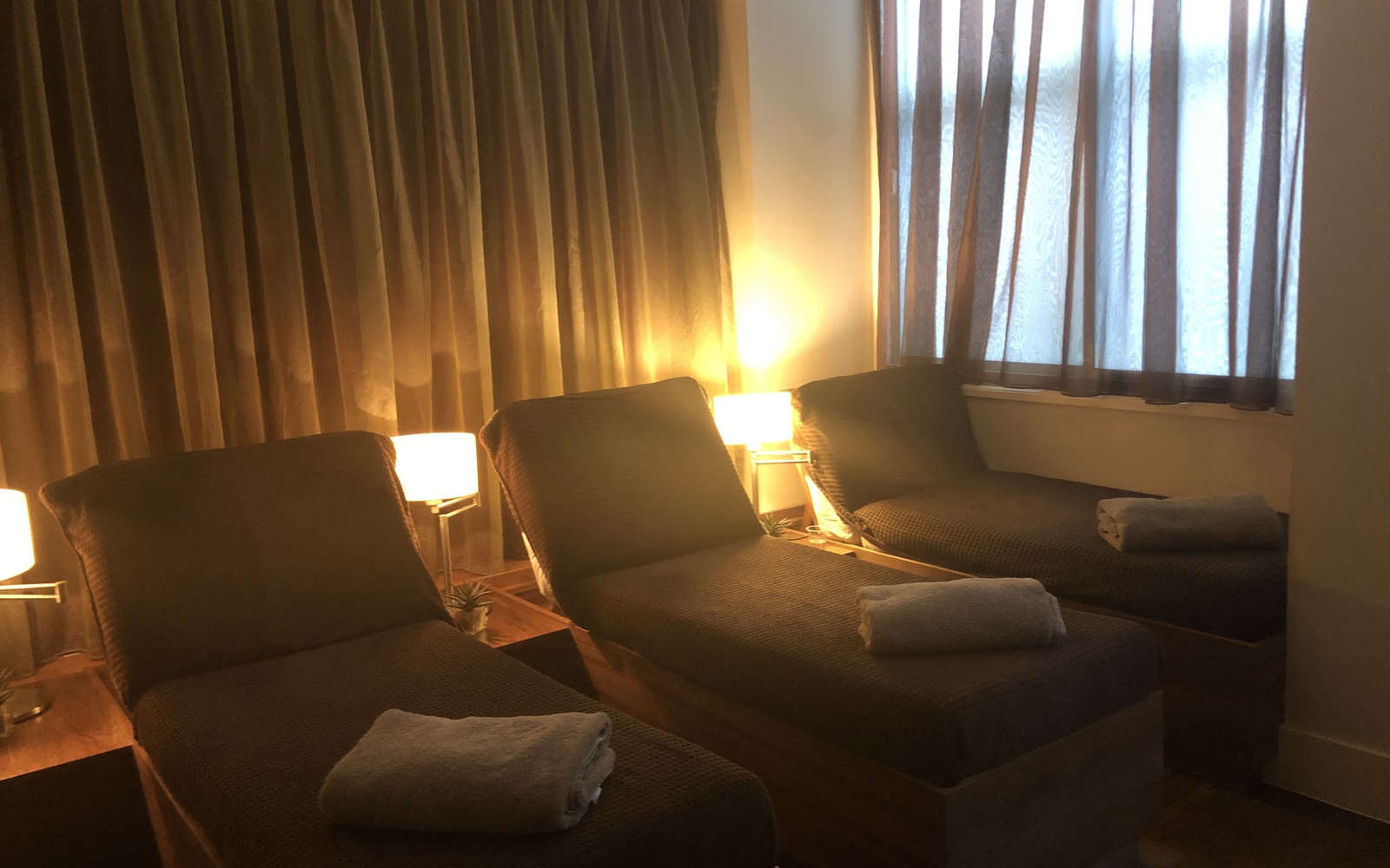 The tranquil lounge room 