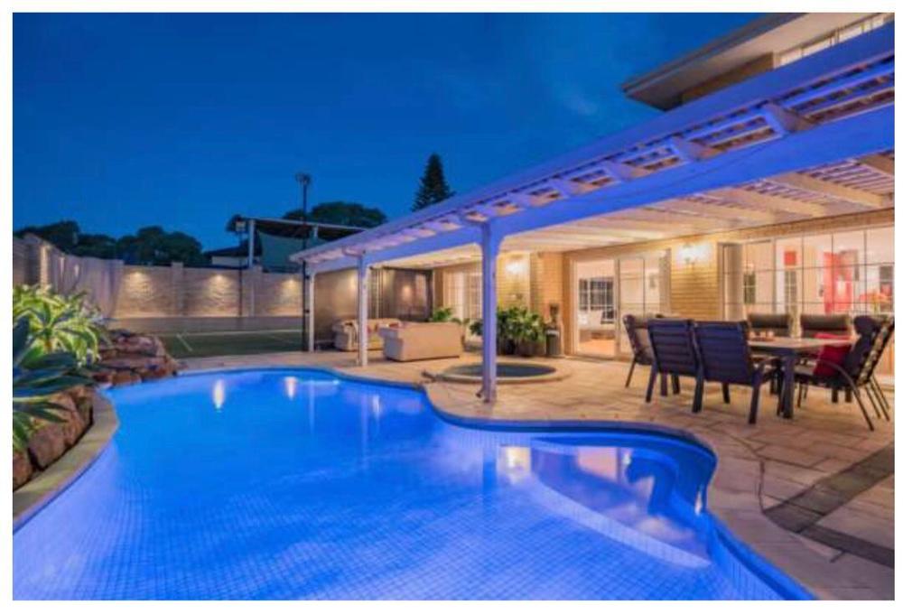 The expansive swimming pool
